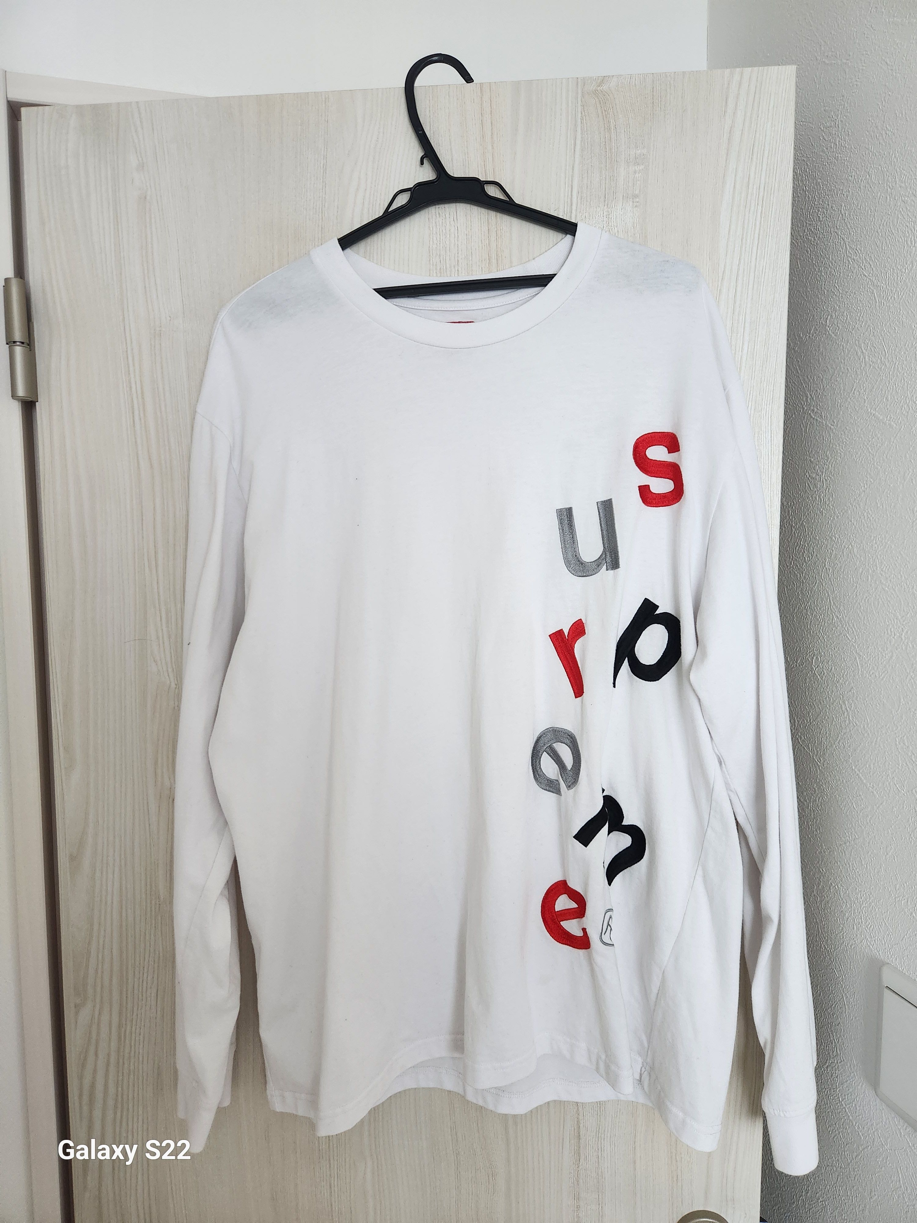 Supreme scatter logo