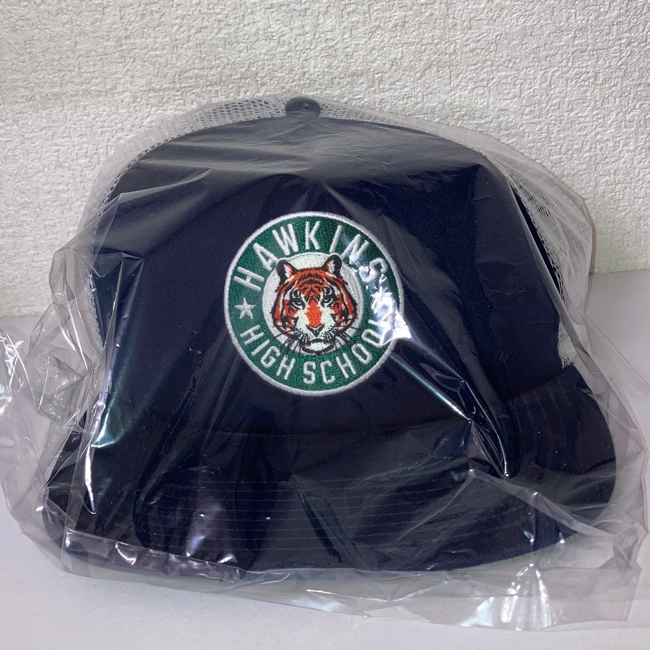 ナイキ ストレンジャー・シングス ホーキンス ハイ トラッカー ハット