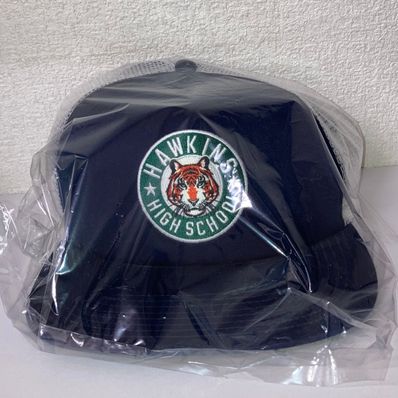 ナイキ ストレンジャー・シングス ホーキンス ハイ トラッカー ハット