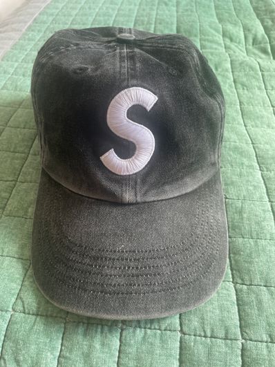 Supreme Pigment Print S Logo 6-Panel "Black"