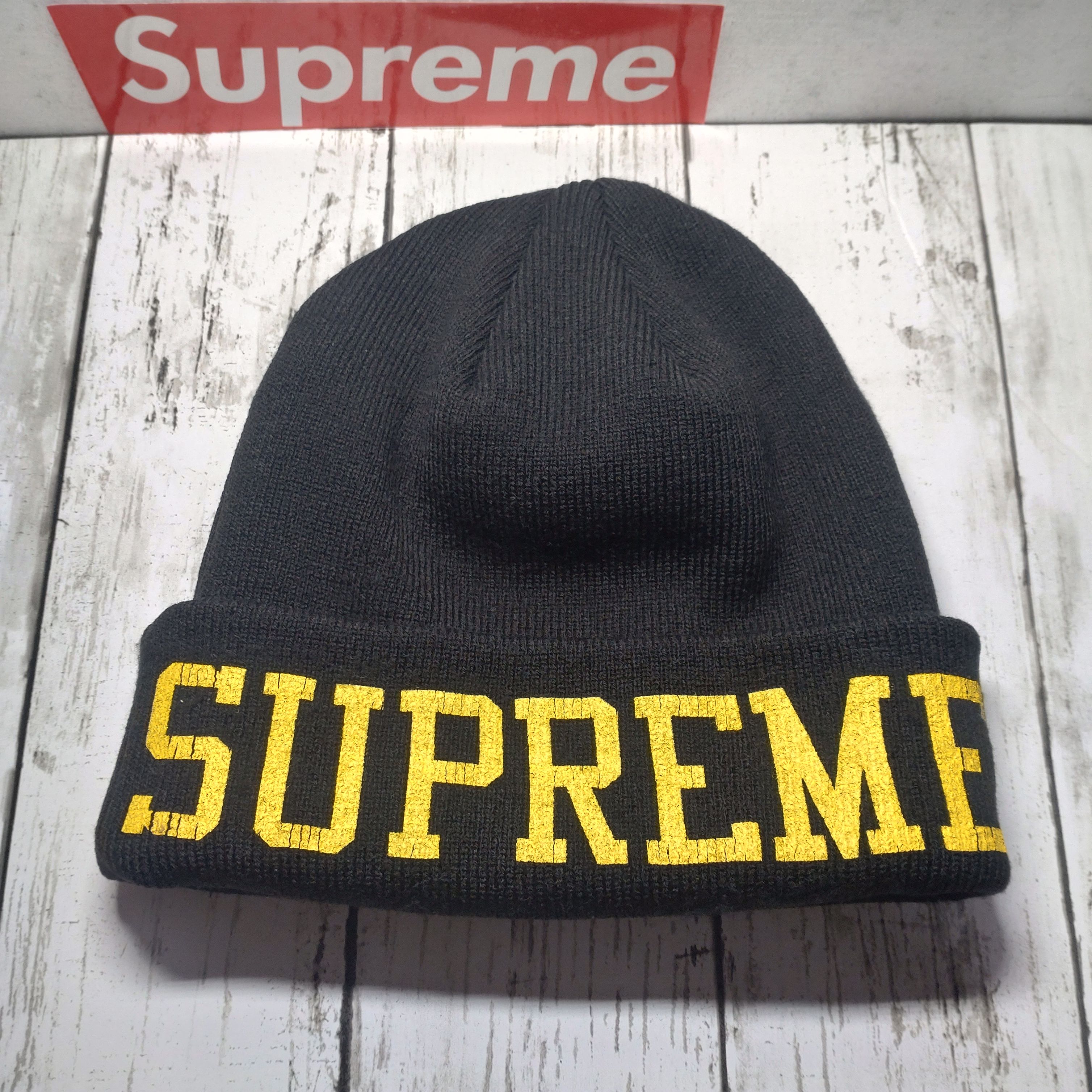 Supreme New Era Varsity Beanie "Black"