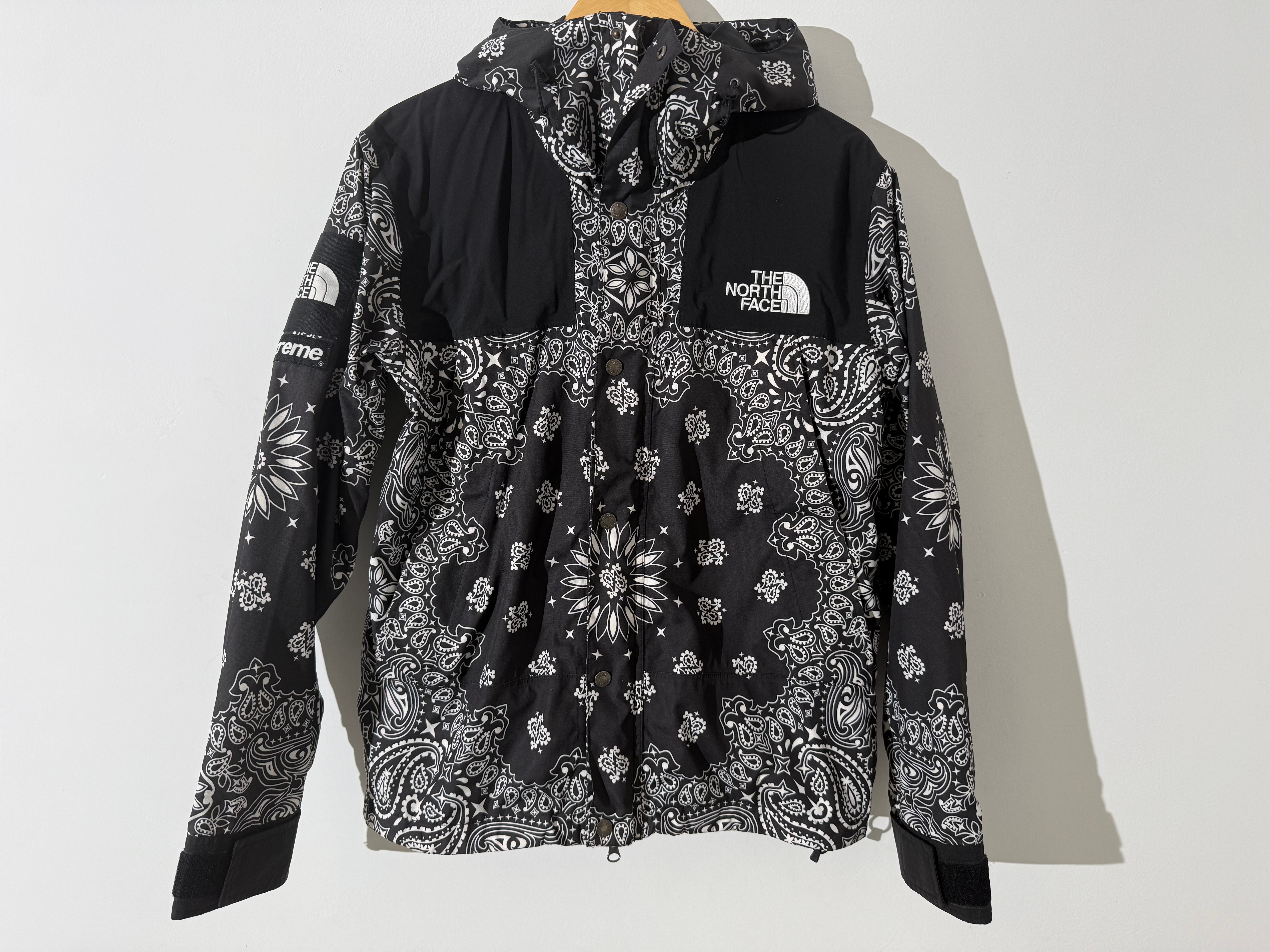 Supreme The North Face Bandana Mountain Parka "Black"