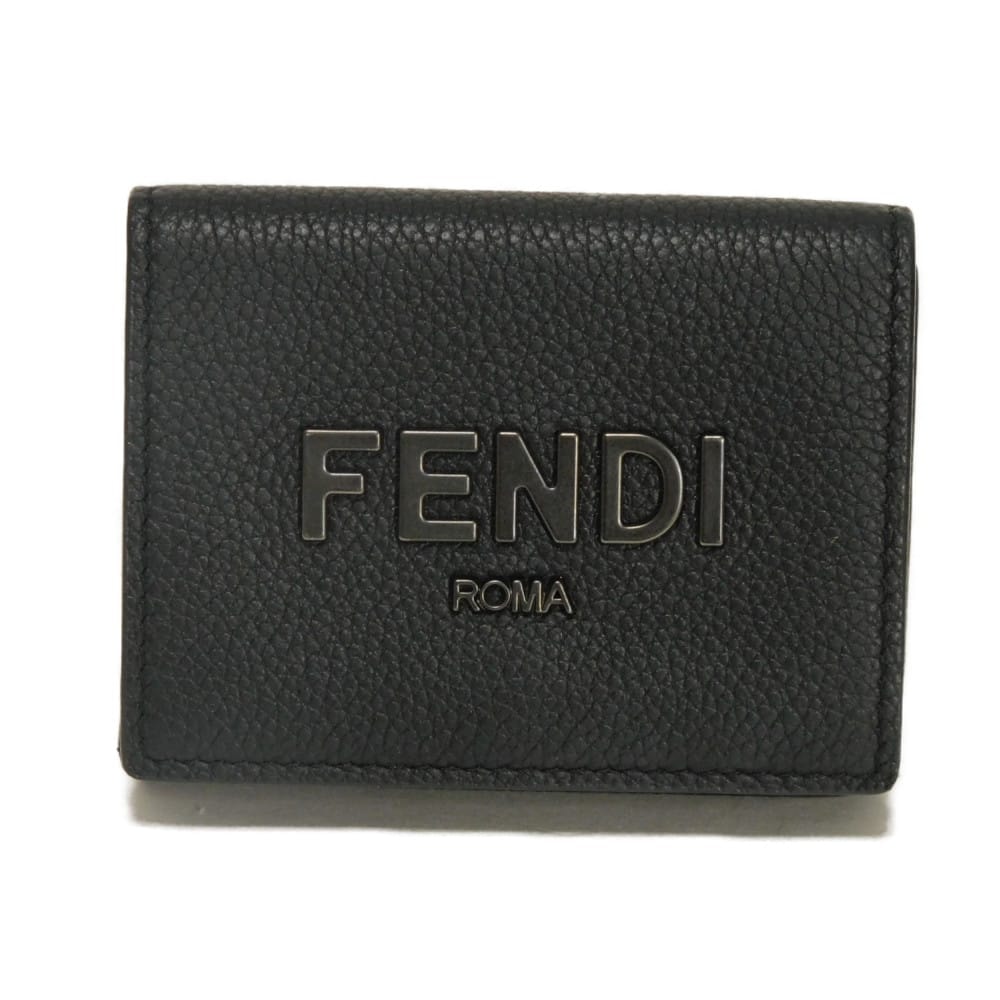 FENDI フェンディ コンパクト ウォレット グレイン カーフ トリフォールド 札入れ カードケース コインケース ロゴ メタル ブラック 三つ折り財布 7M0280 ALA8 F1Z35