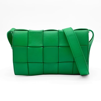 BOTTEGAVENETA ボッテガヴェネタ カセット ショルダーバッグ パラキート マキシイントレチャート レザー グリーン ユニセックス 【中古】