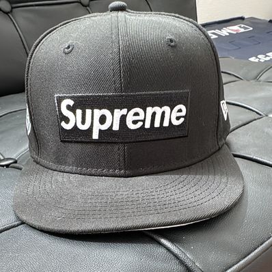Supreme Money Box Logo New Era "Black"