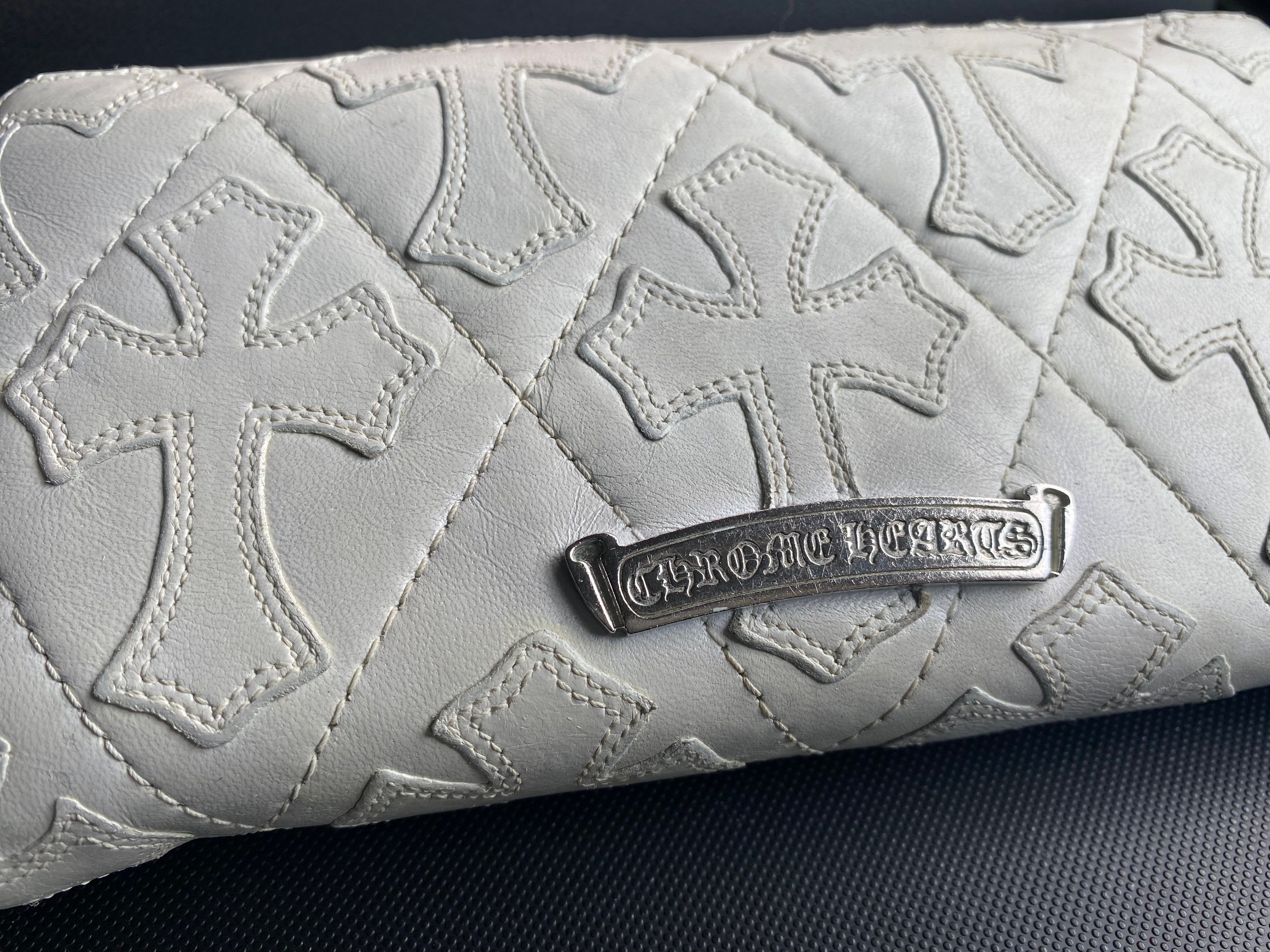 クロムハーツ財布 白