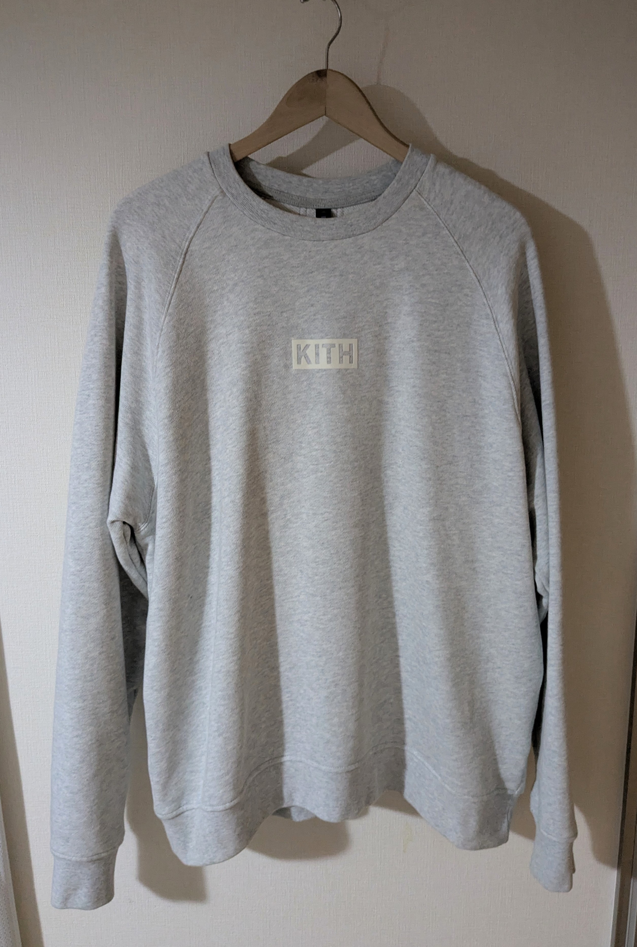 キス アディダス テレックス クルーネック "ライト ヘザー グレー"