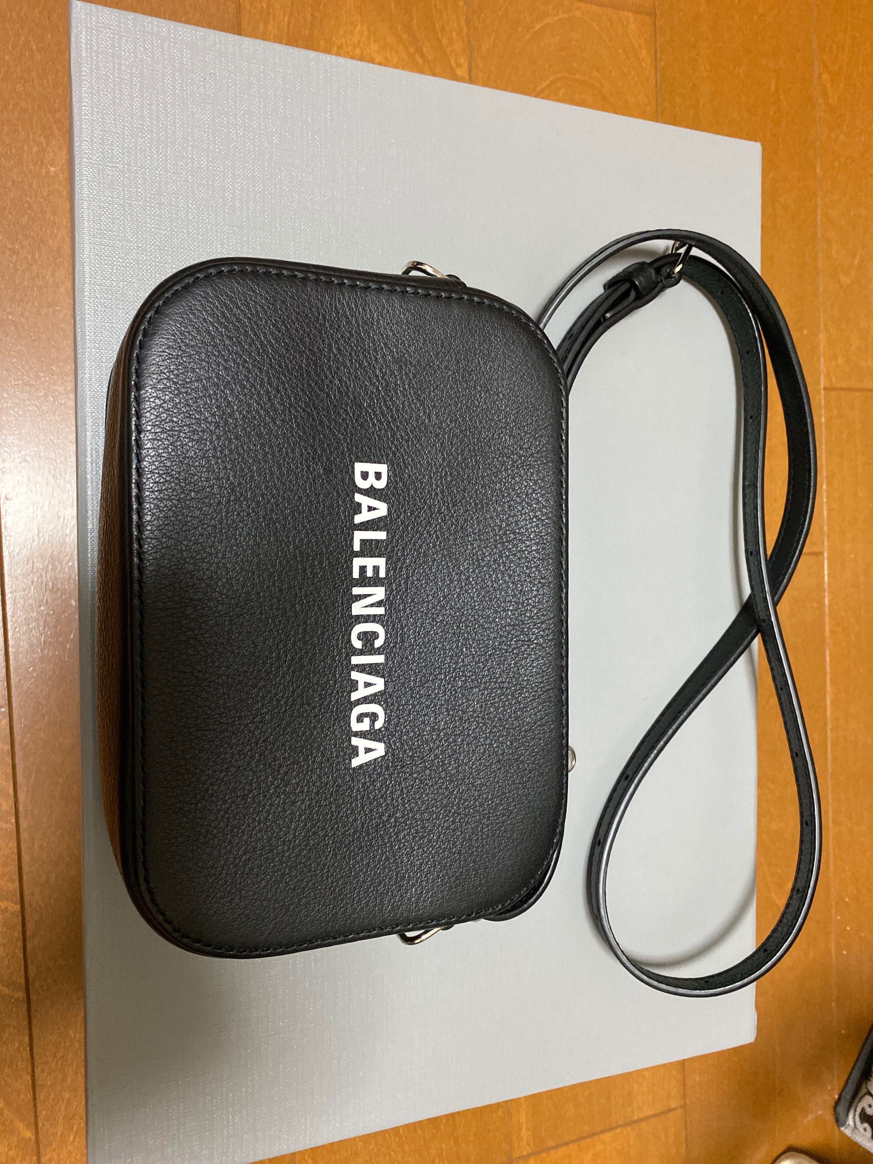 バレンシアガ ウィメンズ エブリデイスモール カメラ バッグ 