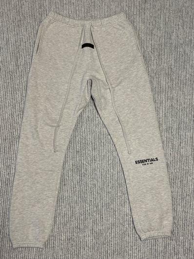 FEAR OF GOD ESSENTIALS BLACK ESS LOGO SWEAT "Light Oatmeal"