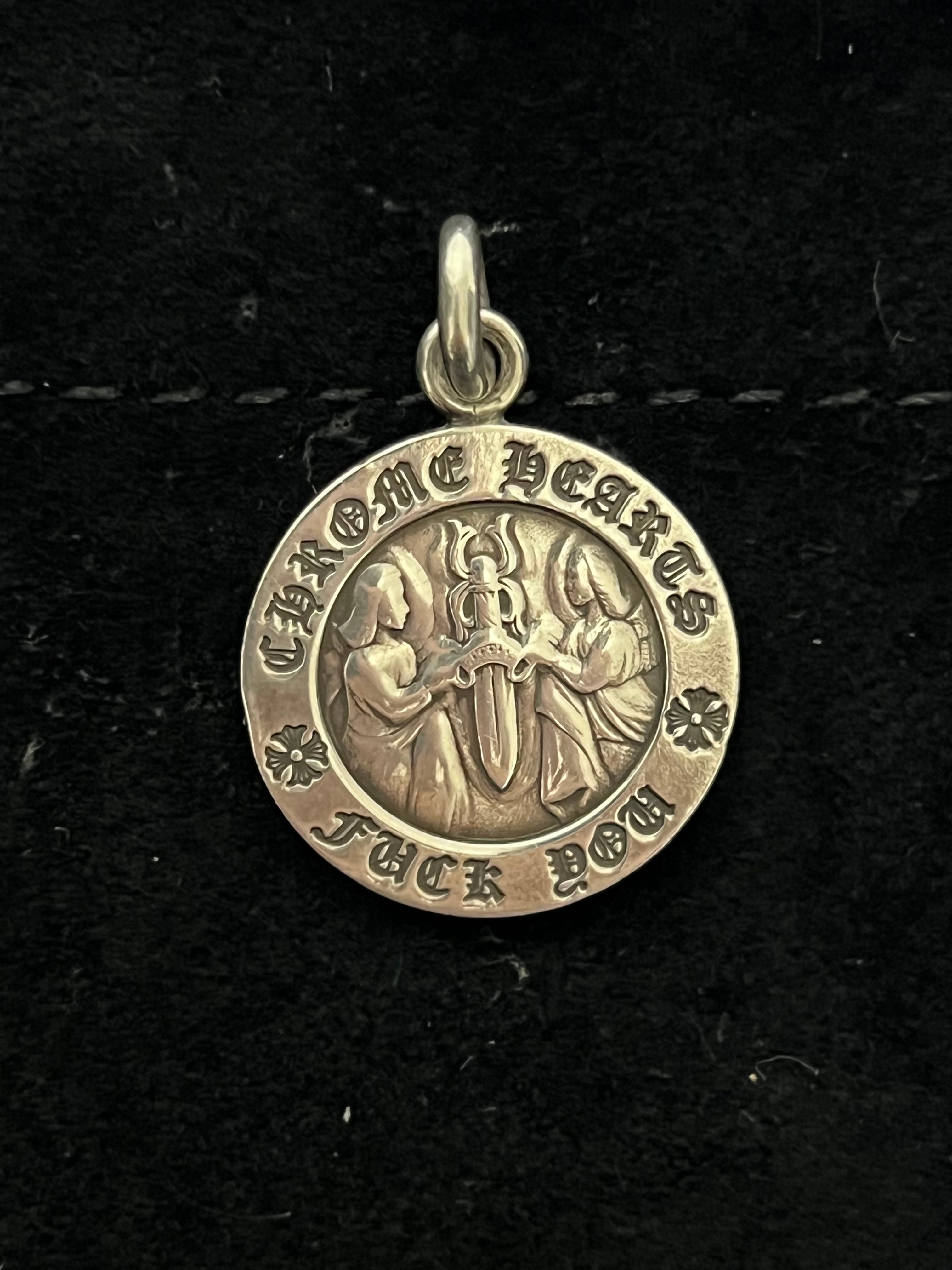 クロムハーツ フープ スクロール タイニー ピアス 