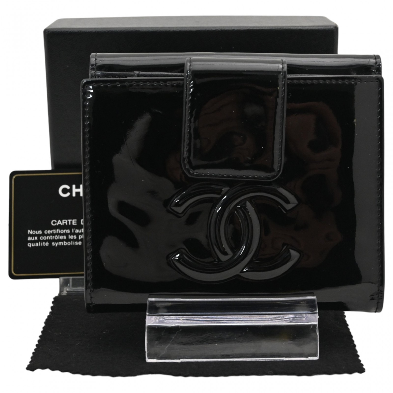 シャネル 二つ折り財布 レディース