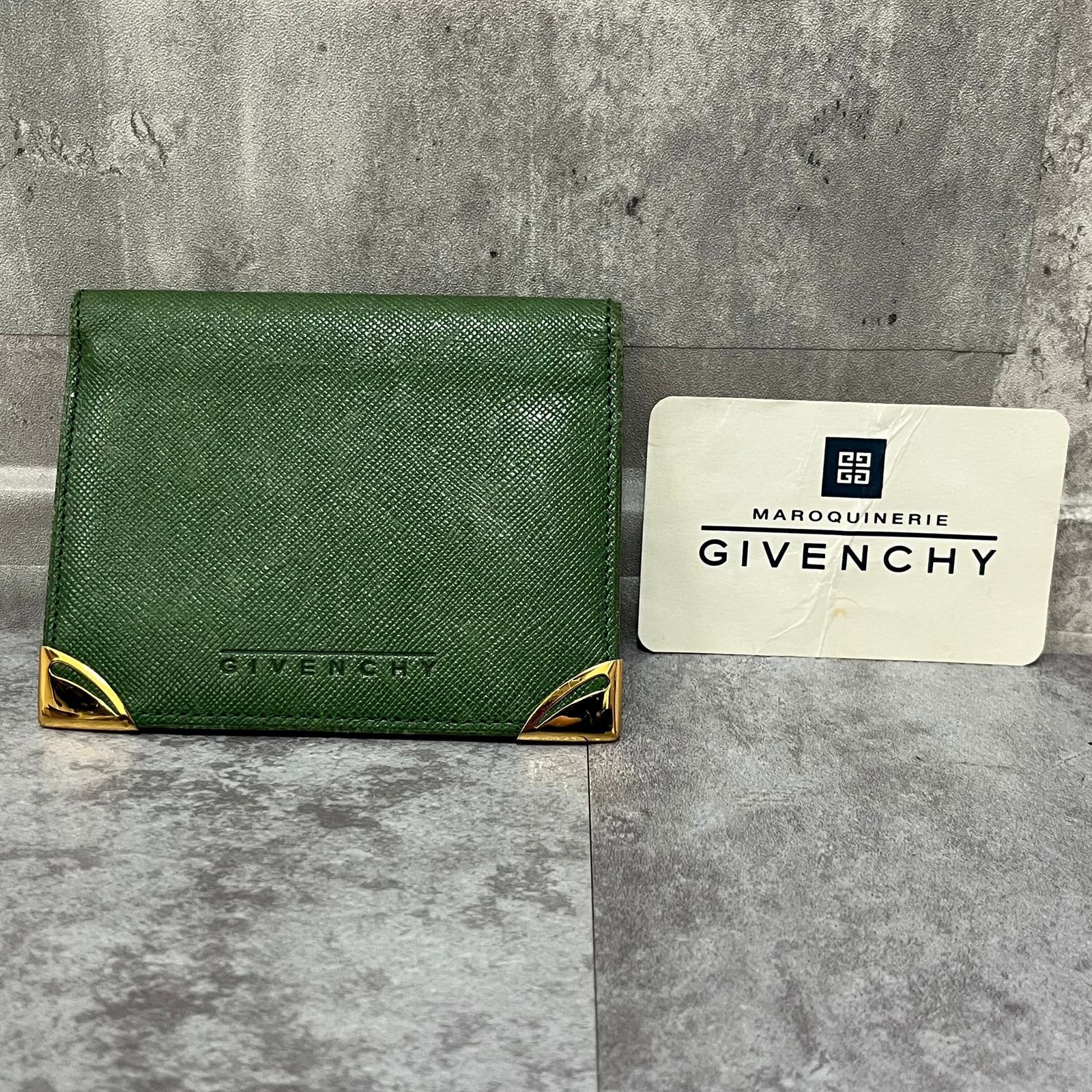 【GIVENCHY】ジバンシー パスケース カードケース ロゴ入り ブランドロゴモチーフ レザー メンズ レディース グリーン 緑色 無地 レザーカードケース ブランドカードケース フォーマルカードケース ゴールド金具デザイン