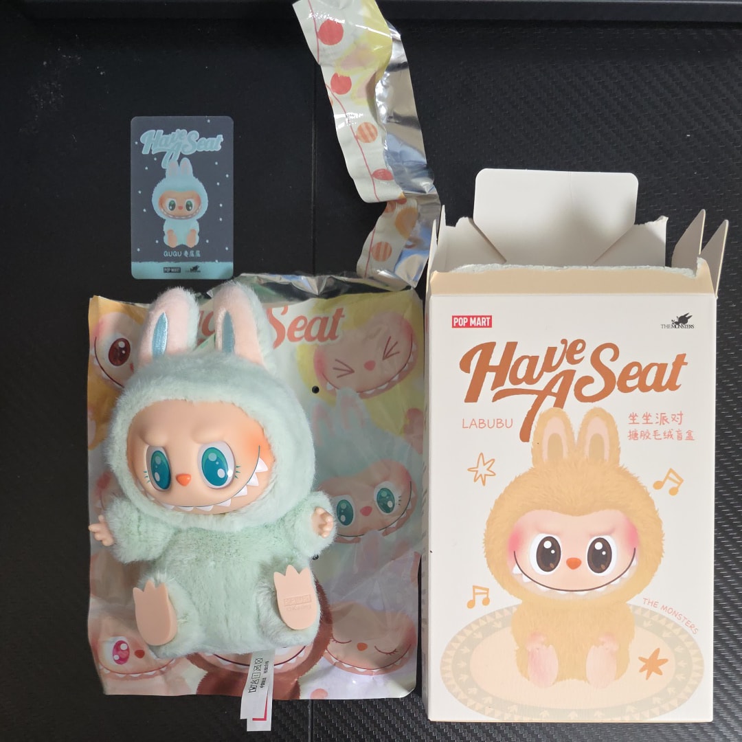 ポップマート ザ モンスターズ (ラブブ) ハブアシート ぬいぐるみ