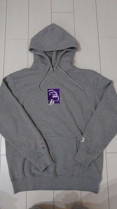 XLARGE x New Era x NBA LAKERS MIX LOGO PULLOVER HOODED SWEAT "Gray"