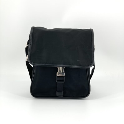 PRADA(プラダ) VIAGGIO テスート×サフィアーノレザー ショルダーバッグ ブラック×シルバー