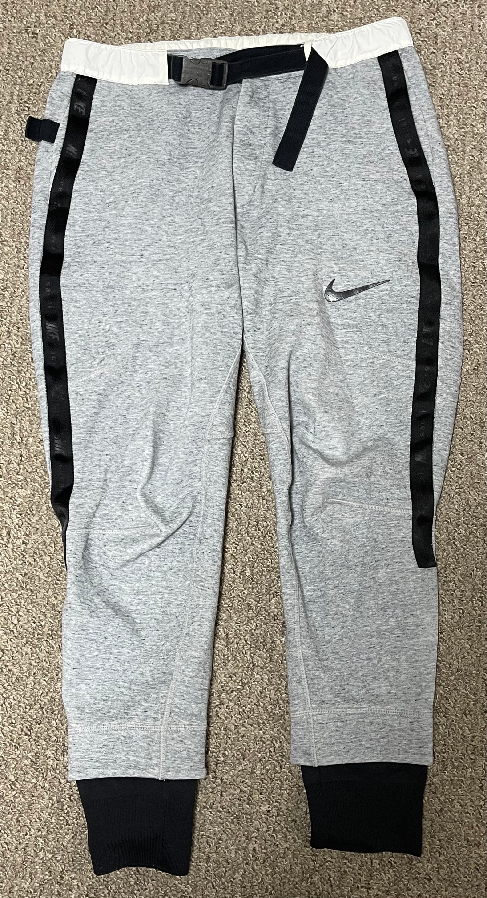 ナイキ×サカイNRGフリースパンツ "ダークグレーヘッダー"