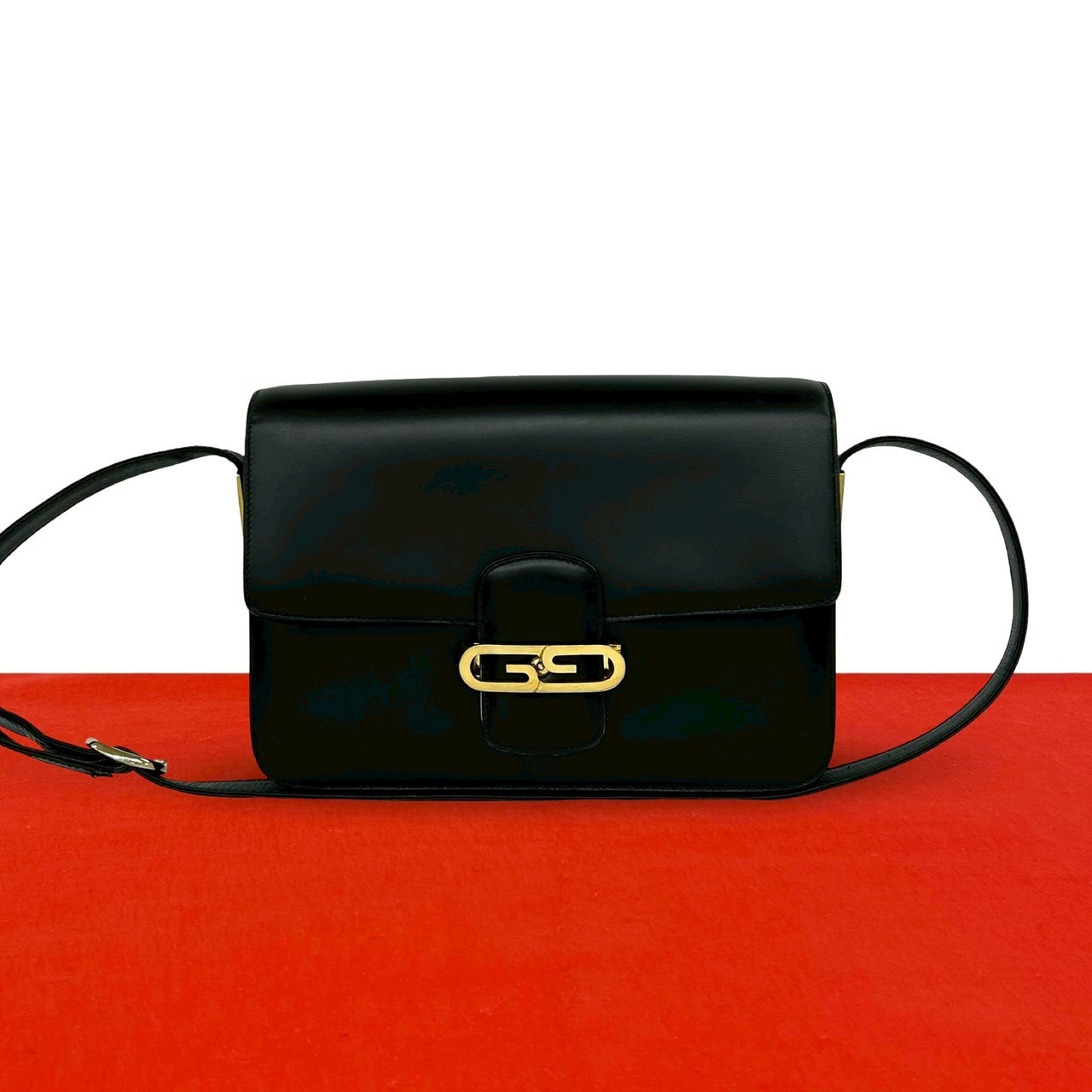 GUCCI グッチ GG ロゴ 金具 カーフ ショルダーバッグ ブラック
 29829