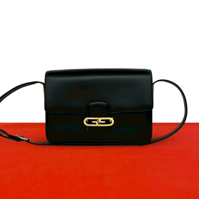 GUCCI グッチ GG ロゴ 金具 カーフ ショルダーバッグ ブラック
29829