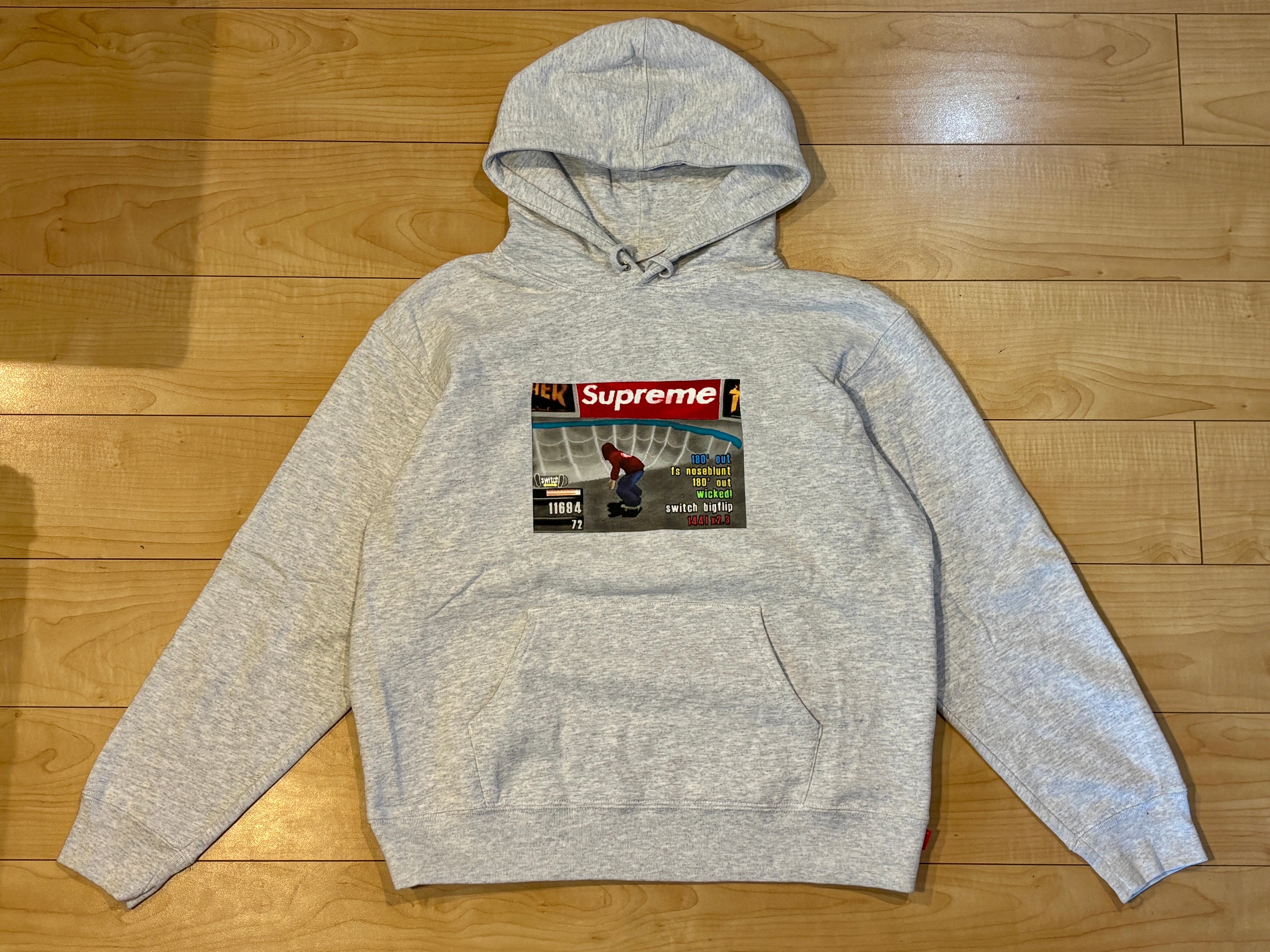 everyone J.30000 Throwie Back Logo Hoodie 