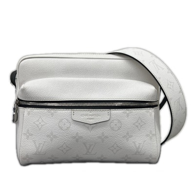 LOUIS VUITTON 美品 ルイヴィトン アウトドア メッセンジャー PM タイガラマ ショルダーバッグ M30243 レザー RFID確認済 ホワイト クロスボディ モノグラム ヴィトン LV ABランク 中古 鑑定済 ヴィトンバッグ