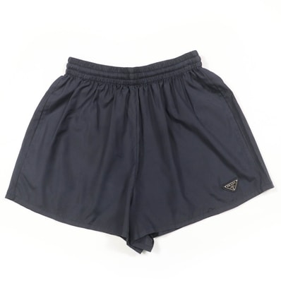 極美品 プラダ
ショートパンツ ブラック レディース 38 P218G