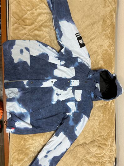 Supreme x The North Face Bleached Denim Print Mountain Jacket "Indigo"