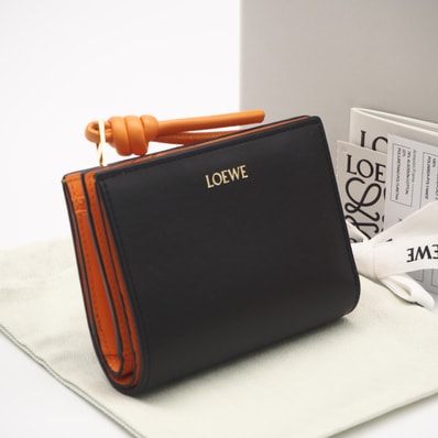LOEWE ロエベ シャイニーナパカーフ ノット コンパクト ウォレット CEM1NCWX01 三つ折り財布 ブラック オレンジ カーフレザー レディース