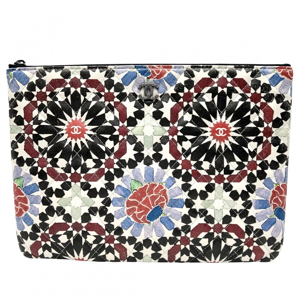 CHANEL シャネル クラッチバッグ マトラッセ クリスマス限定 セカンドバッグ  レザー   ブラック 黒 マルチカラー ガンメタル金具 レディース【中古品】