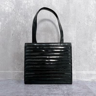 【GUCCI】グッチ オールドグッチ ミニショルダーバッグ エナメル パネル 横段ステッチ ワンハンドル スクエア ブラック レディース 肩掛け