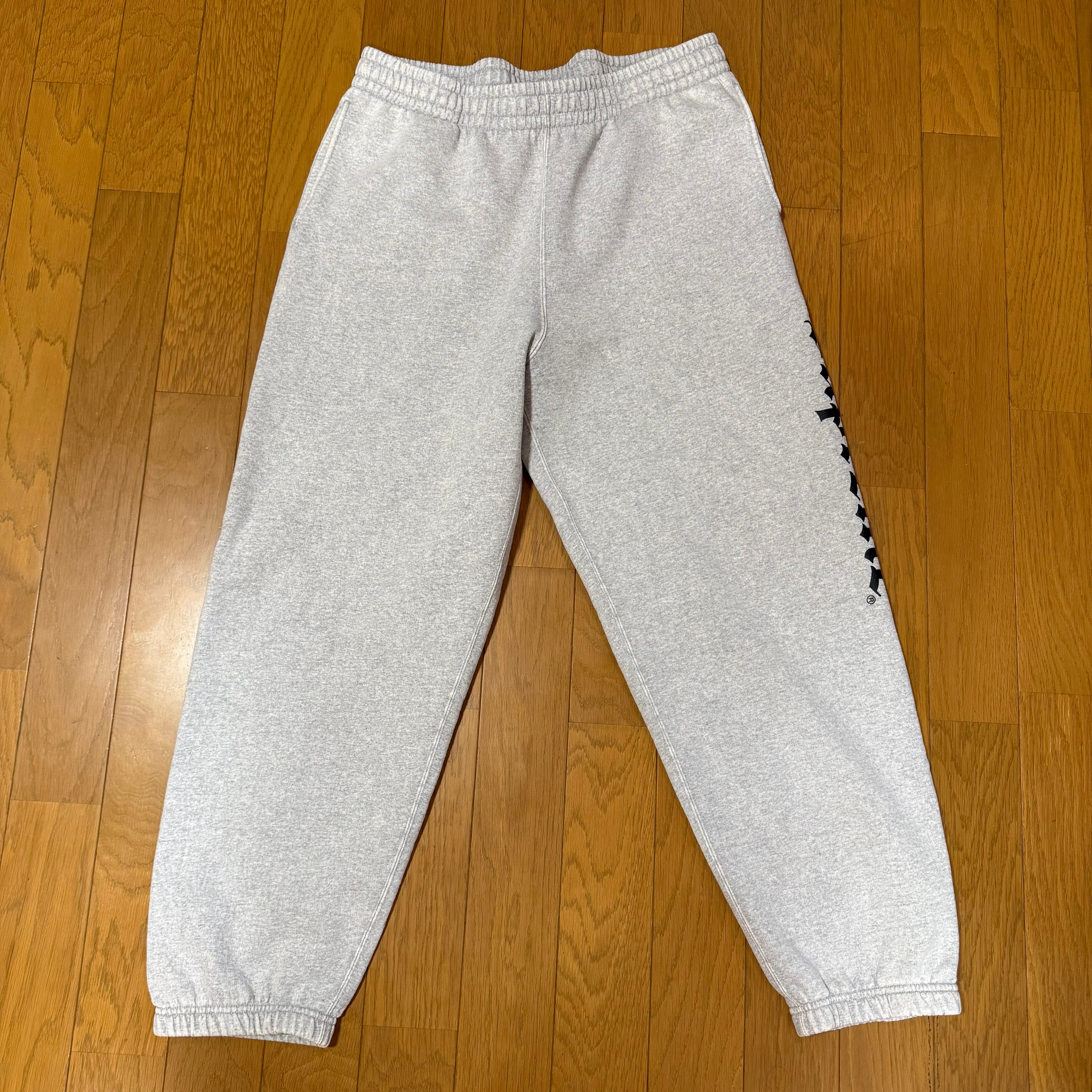 Supreme Washed Old English Sweatpant "Heather Grey"