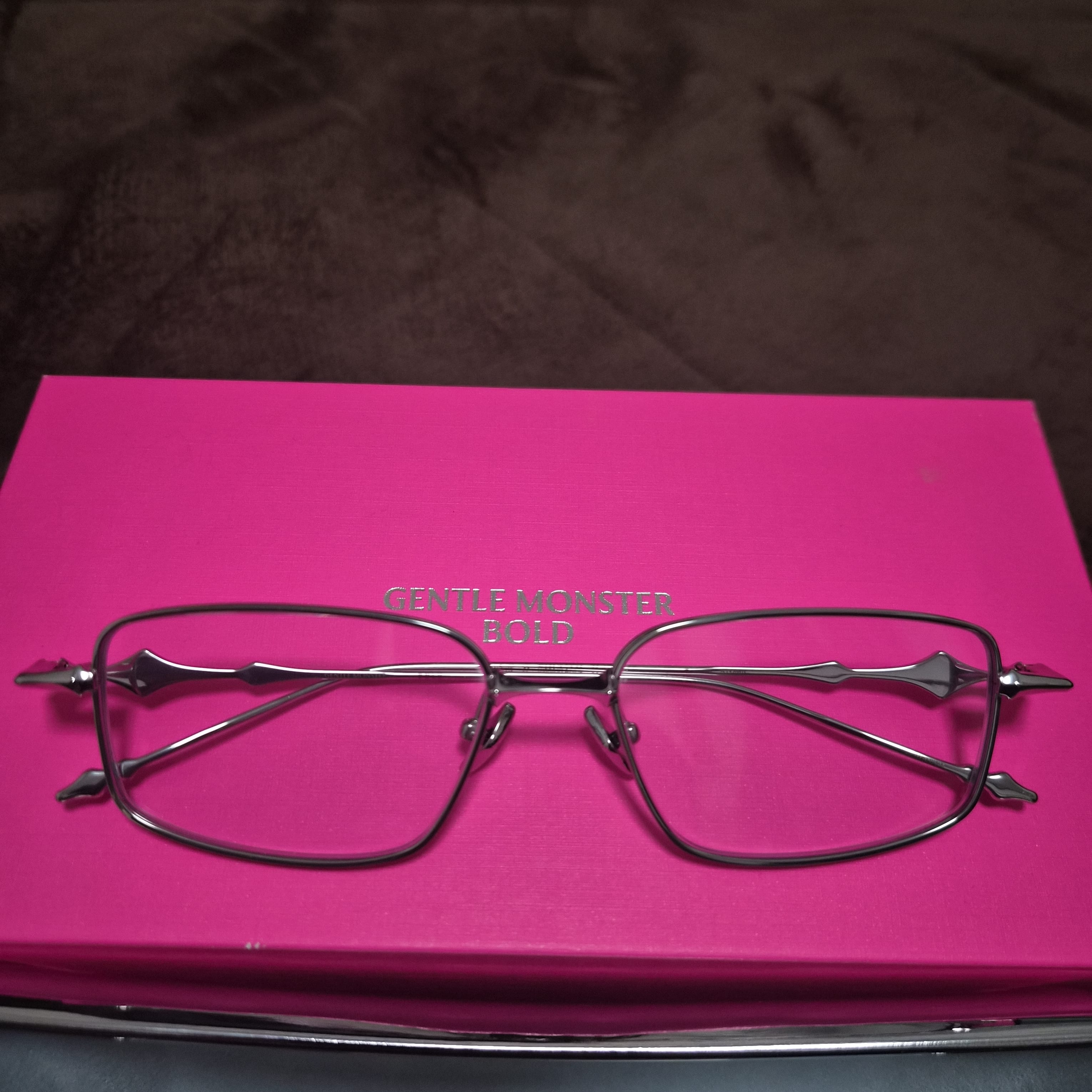 ジェントルモンスター アトミック 02 "シルバー/クリアレンズ"