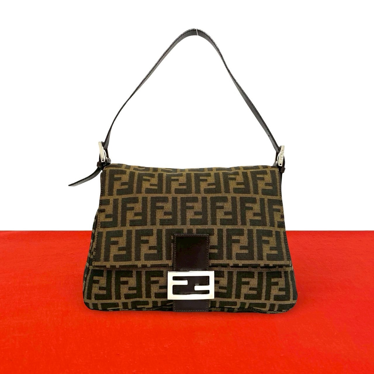 FENDI フェンディ マンマバケット ズッカ FF ロゴ 柄 金具 キャンバス レザー ショルダーバッグ ブラウン
 55656