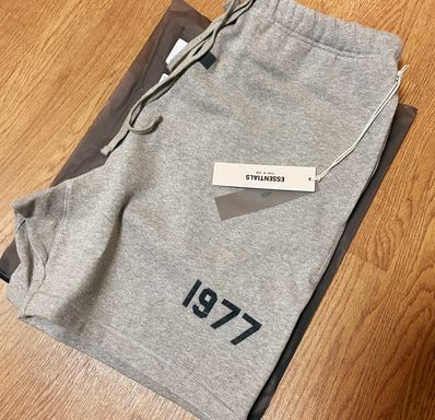 FEAR OF GOD ESSENTIALS 1977 SHORTS "Iron"