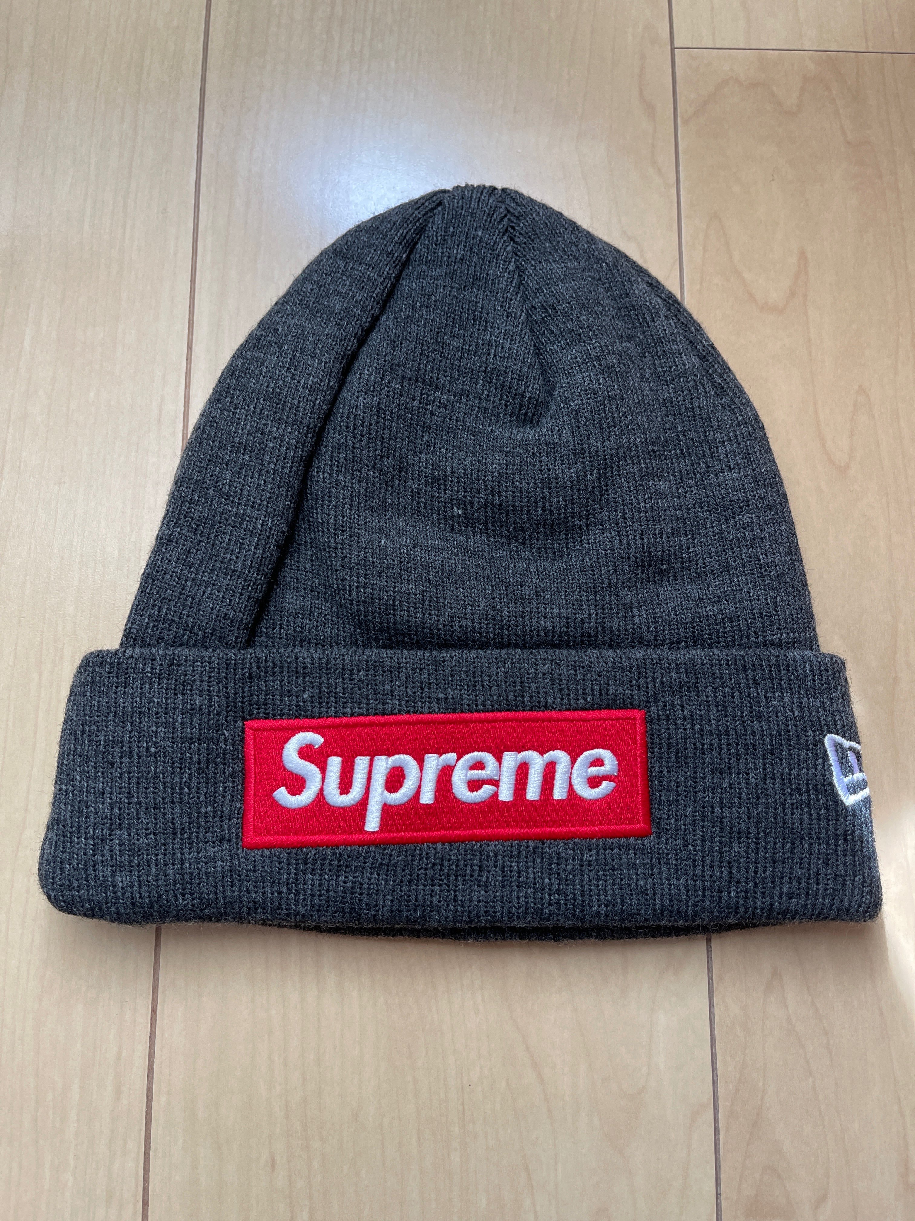 Supreme New Era® Box Logo Beanie "Charcoal" (21FW)