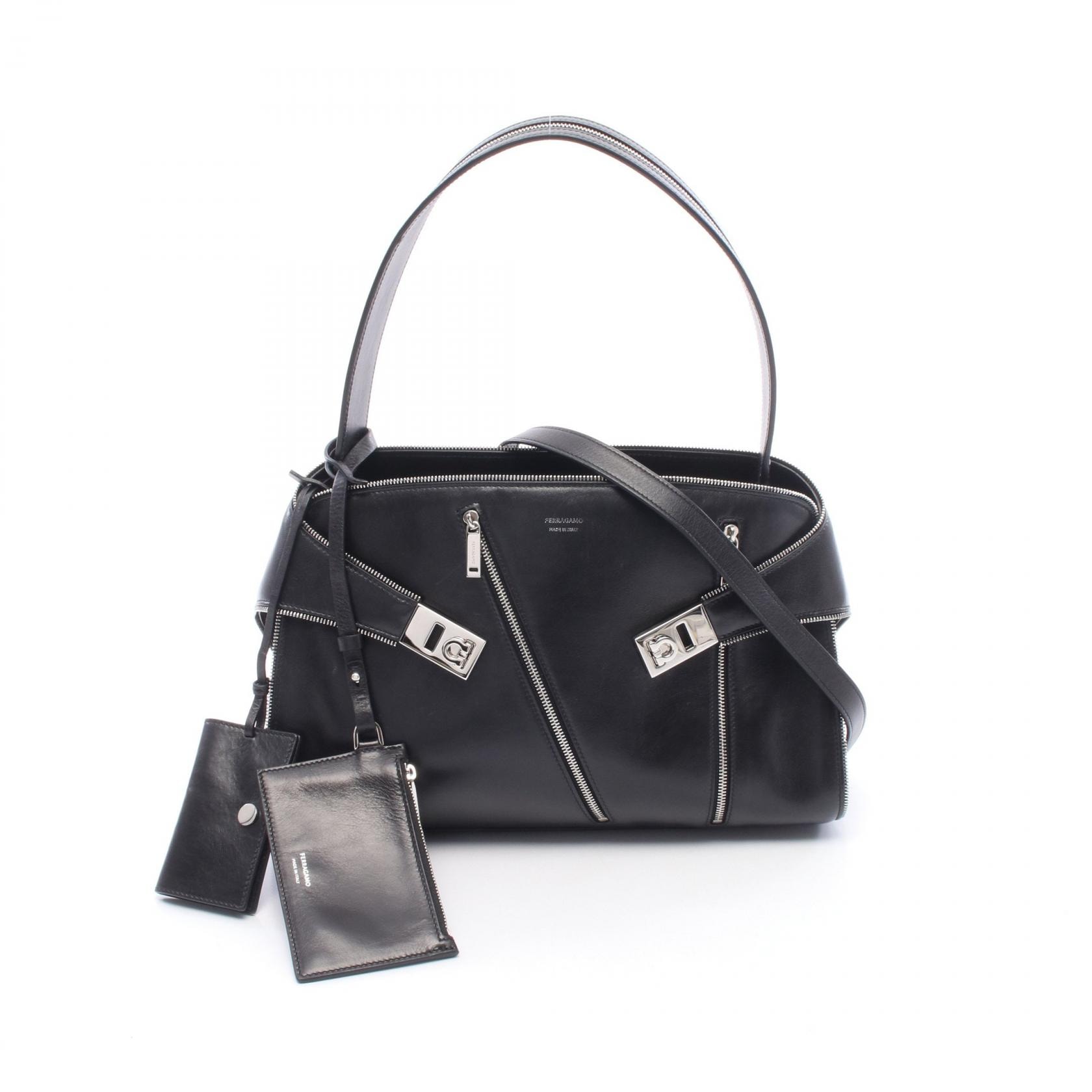 サルヴァトーレフェラガモ Salvatore Ferragamo HUG ハグ ソフト ミディアム ショルダーバッグ バッグ レザー レディース ブラック系 21A444 【中古】