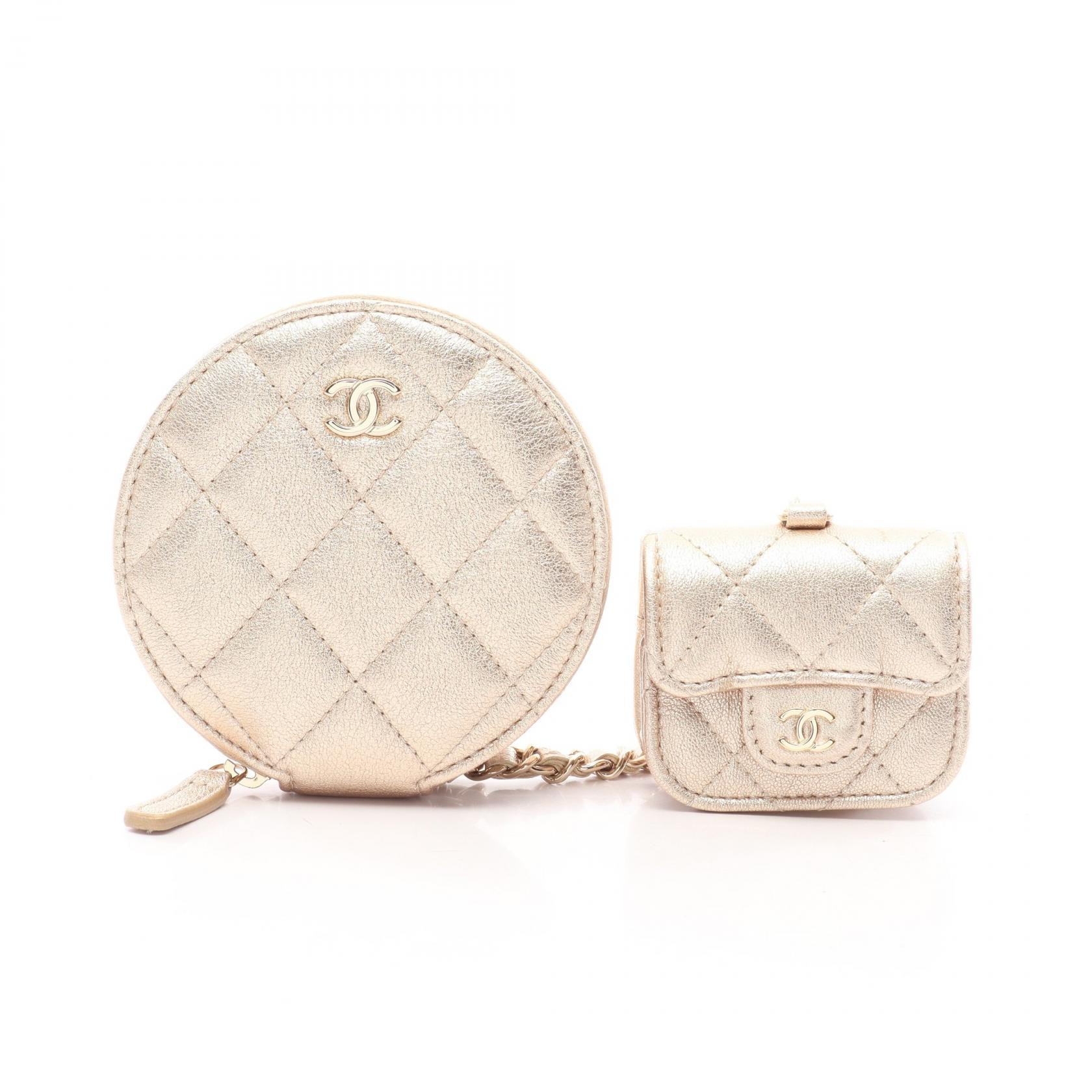 シャネル CHANEL マトラッセ 2024イヤーズギフト AirPodsケース コインケース 財布 ラムスキン(羊革) レディース ゴールド系 【中古】