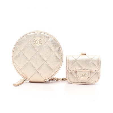 シャネル CHANEL マトラッセ 2024イヤーズギフト AirPodsケース コインケース 財布 ラムスキン(羊革) レディース ゴールド系 【中古】