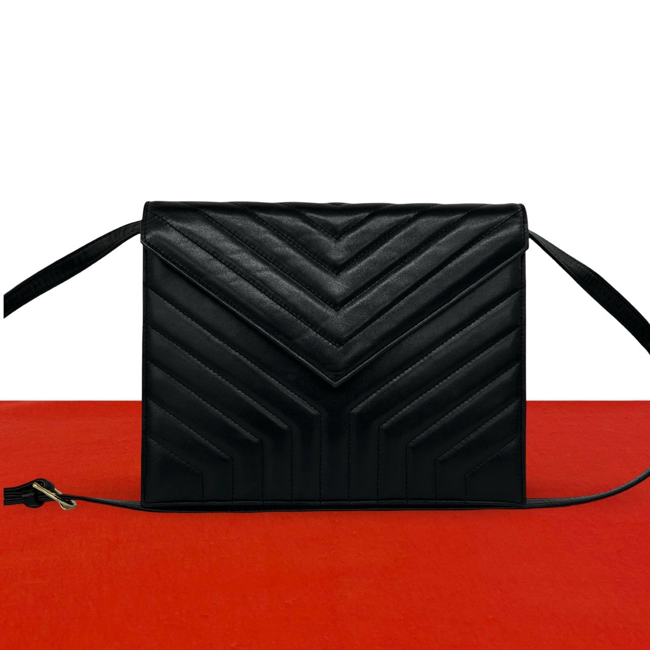 YVES SAINT LAURENT イヴ・サンローラン レザー ショルダーバッグ ブラック
27179