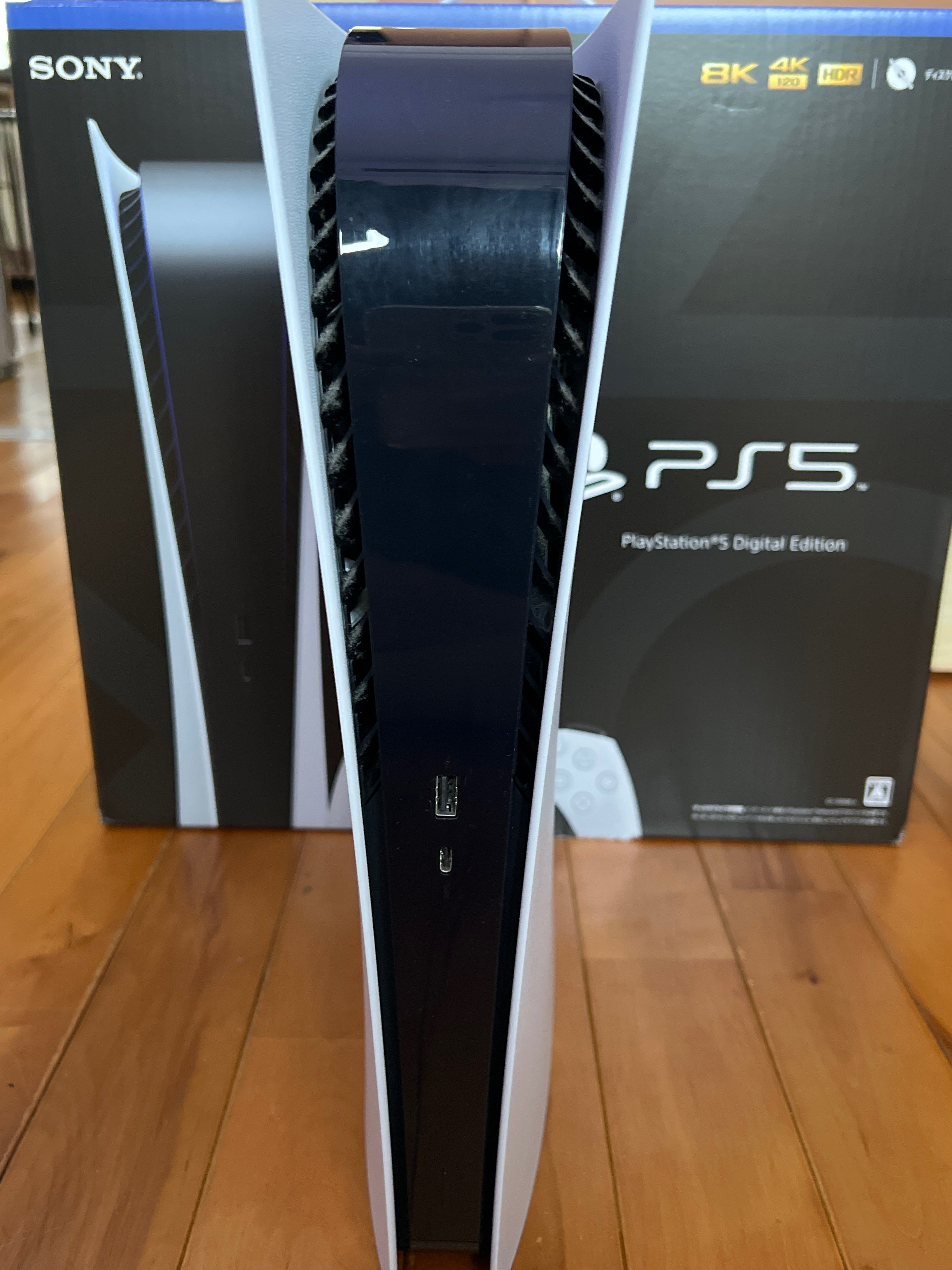 SONY PlayStation5 (PS5) Digital Edition CFI-1000B01 初期型