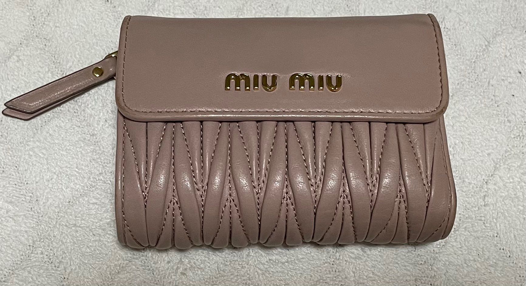 ミュウミュウ マテラッセ 財布 カラー オパール