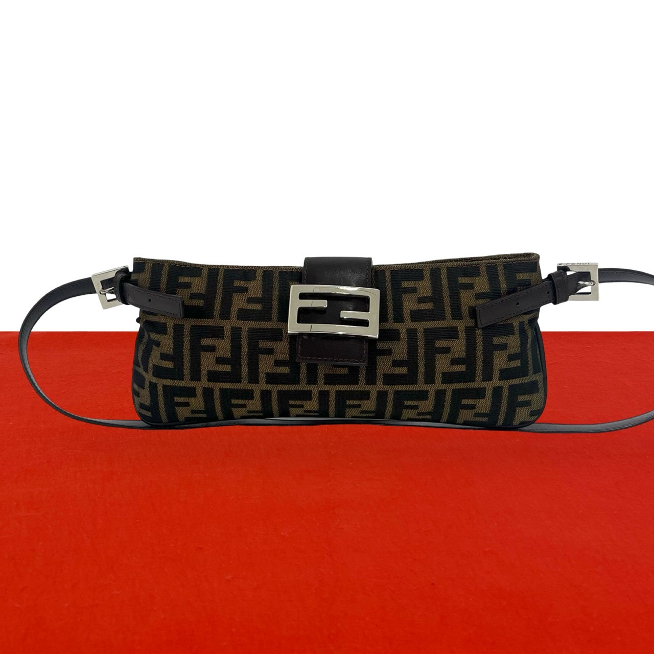 FENDI フェンディ ズッカ FF ロゴ 金具 キャンバス レザー ボディバッグ ブラウン
 47204