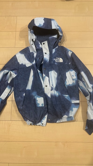 Supreme x The North Face Bleached Denim Print Mountain Jacket "Indigo"