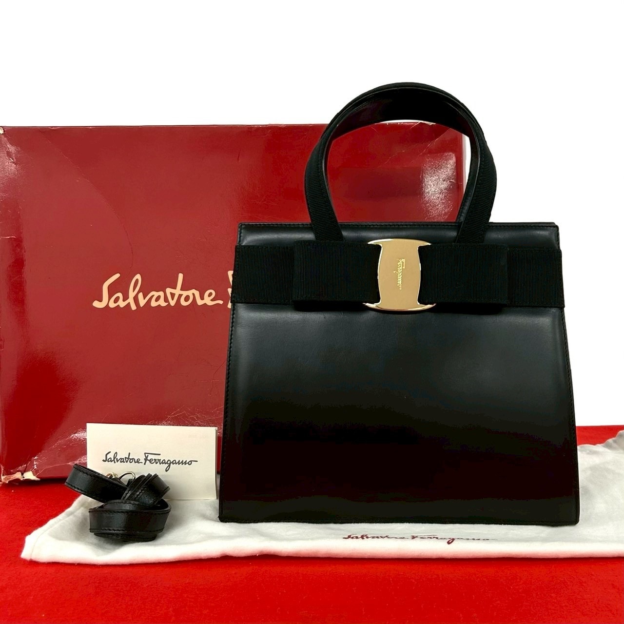 Salvatore Ferragamo サルヴァトーレフェラガモ ヴァラリボン ロゴ 金具 レザー ショルダーバッグ ブラック
 49944