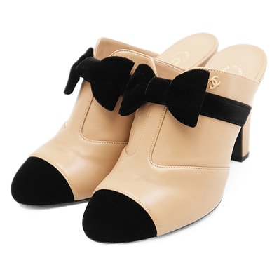 【新品同様】CHANEL シャネル ミュール レディース サイズ 37.5C G35246 ベルベットリボン シグネチャー ロゴ ゴールド COCOマークチャーム バイカラー ハイヒール レザー シューズ 革靴 ベージュ ブラック 薄茶色 黒 イタリア製