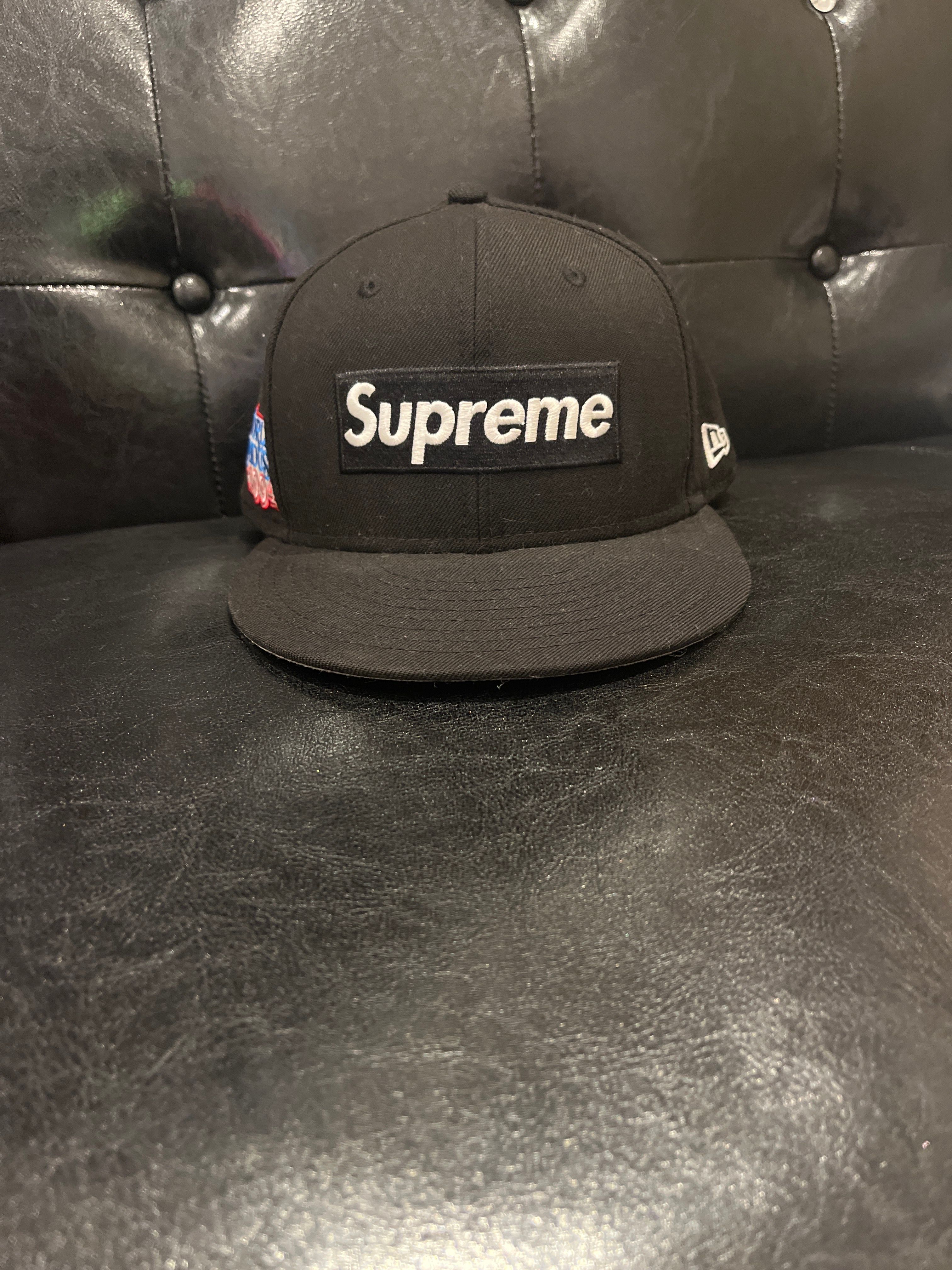 Supreme World Famous Box Logo New Era® "Black"