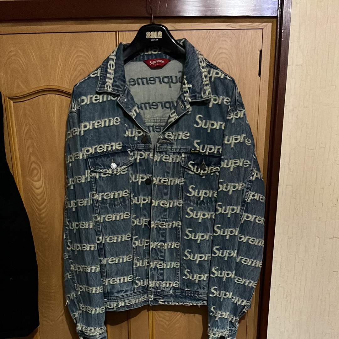 Supreme Frayed Logos Denim Trucker Jacket "Blue"