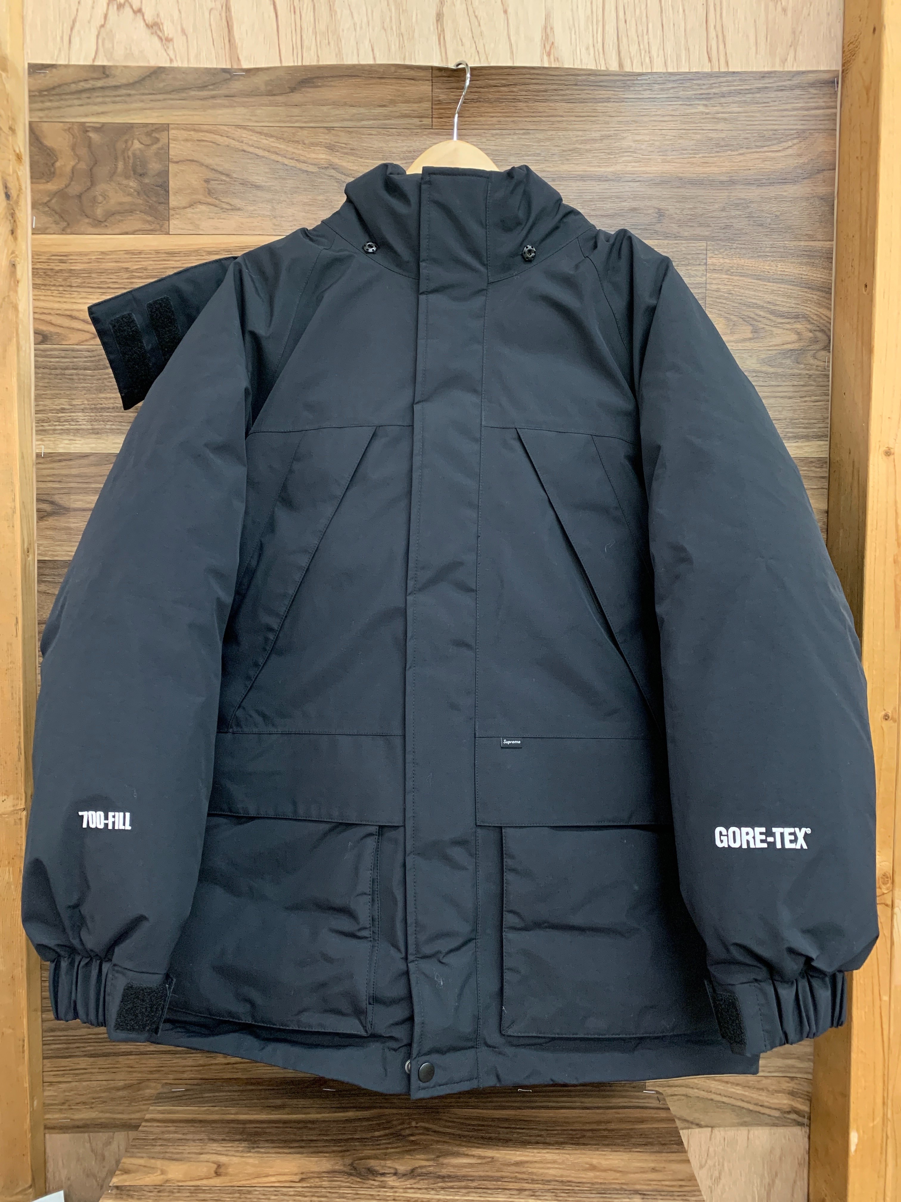Supreme GORE-TEX 700-Fill Down Parka "Black"
