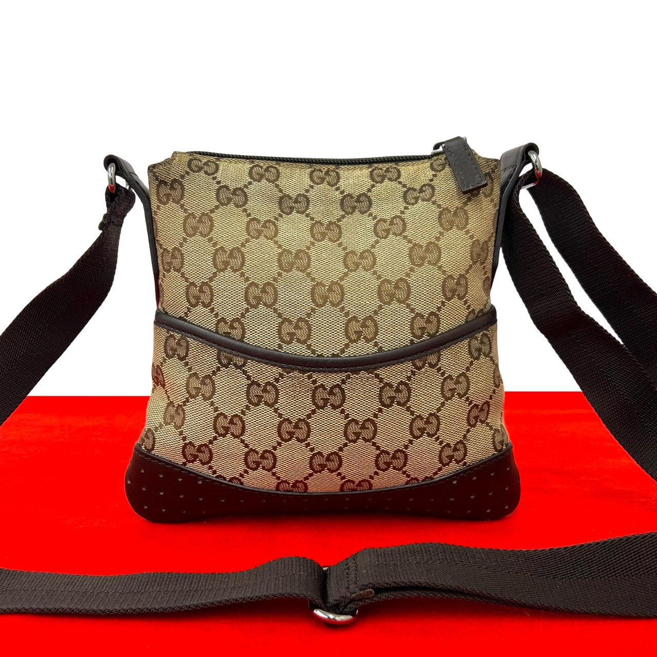 GUCCI グッチ GG ロゴ キャンバス レザー ショルダーバッグ ブラウン
21765