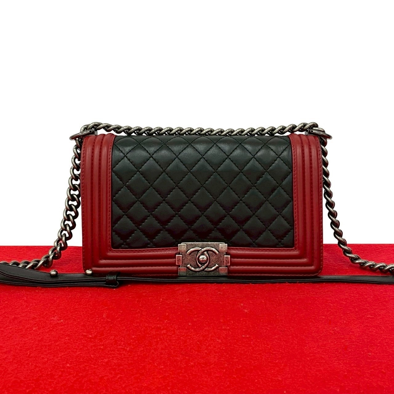 CHANEL シャネル ボーイシャネル ココマーク ラムスキン ショルダーバッグ ブラック
 26598