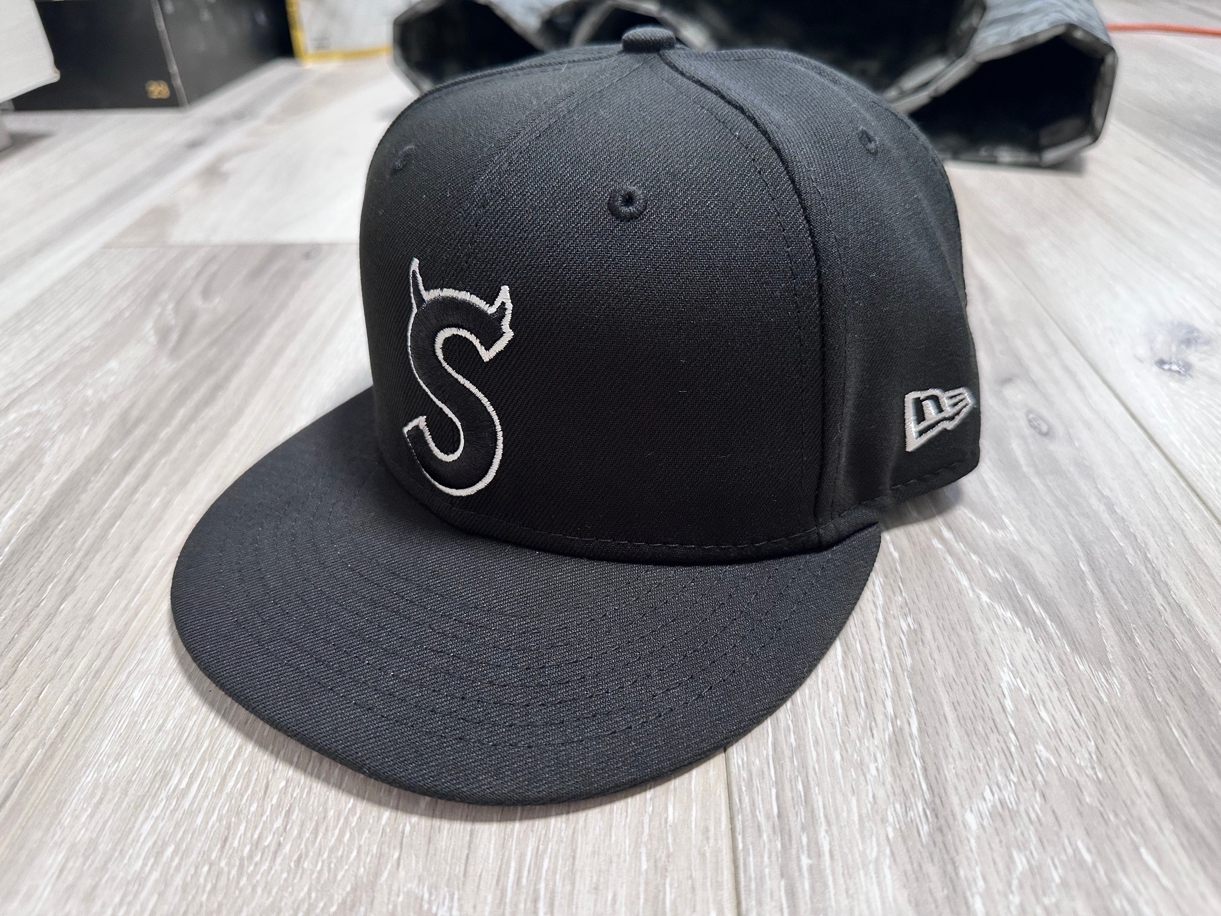 Supreme S Logo New Era "Black" (22FW)